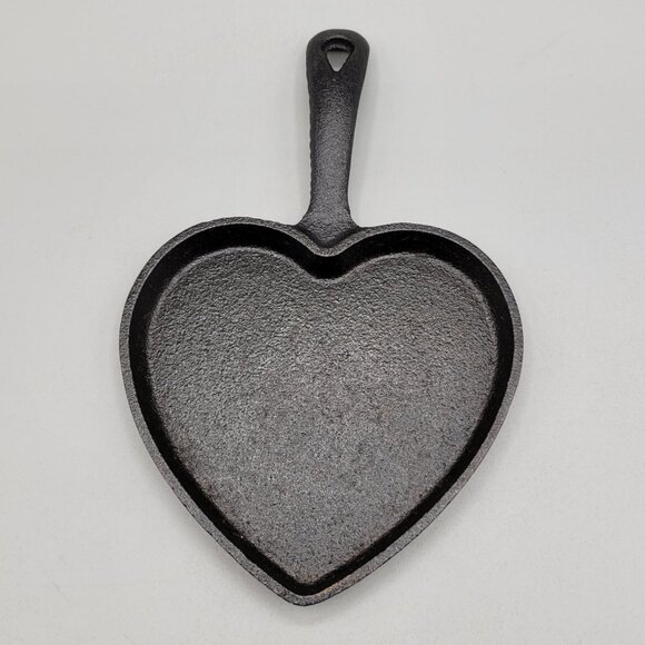 Heart Shaped Cast Iron Mini Skillet Pan 8" Cooking Baking or Decorative - Picture 1 of 5